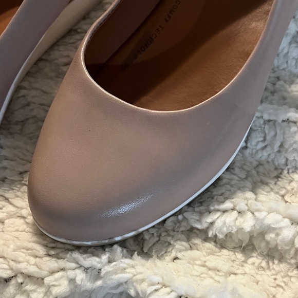 Fitflop Tan Slingback Flats for Casual Comfort - Picture 3 of 9